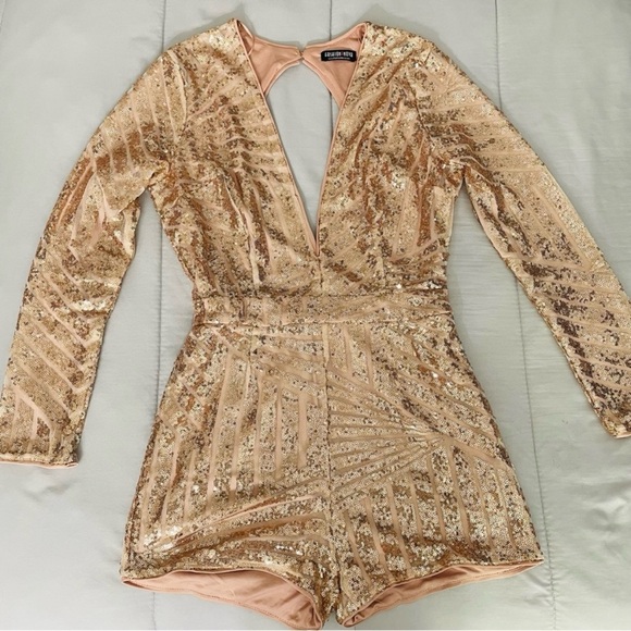 ⚡️LAST CHANCE⚡️ Fashion Nova Flashy Ways Romper - Picture 5 of 8